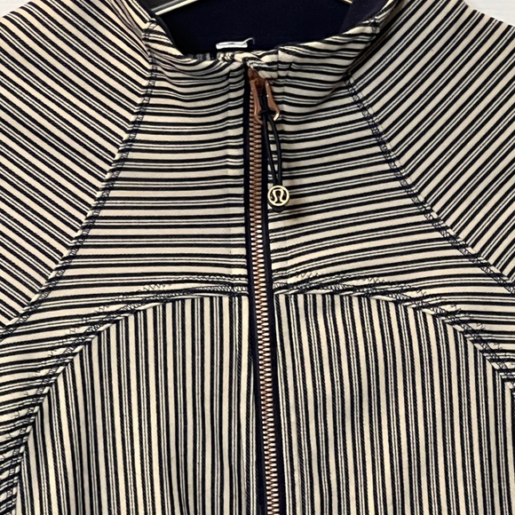 Rare Lululemon Forme Jacket Tan & Navy pinstripe w/Rose Gold hardware Sz 10 - Picture 6 of 12